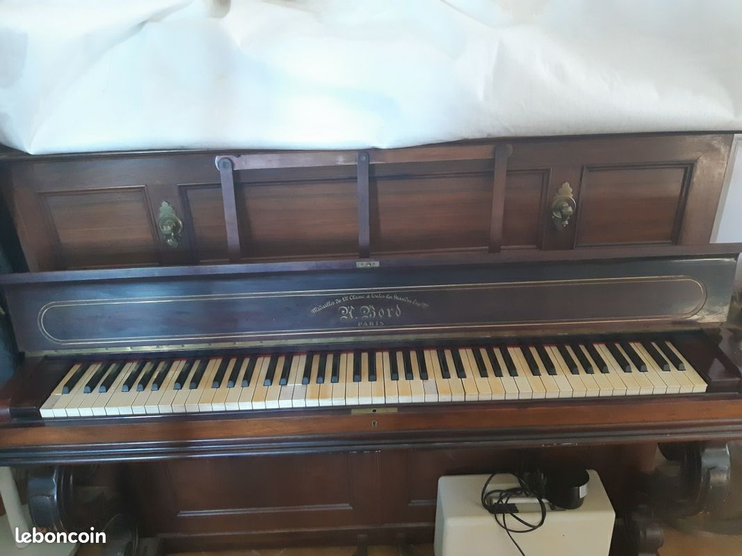 Piano (image 1)