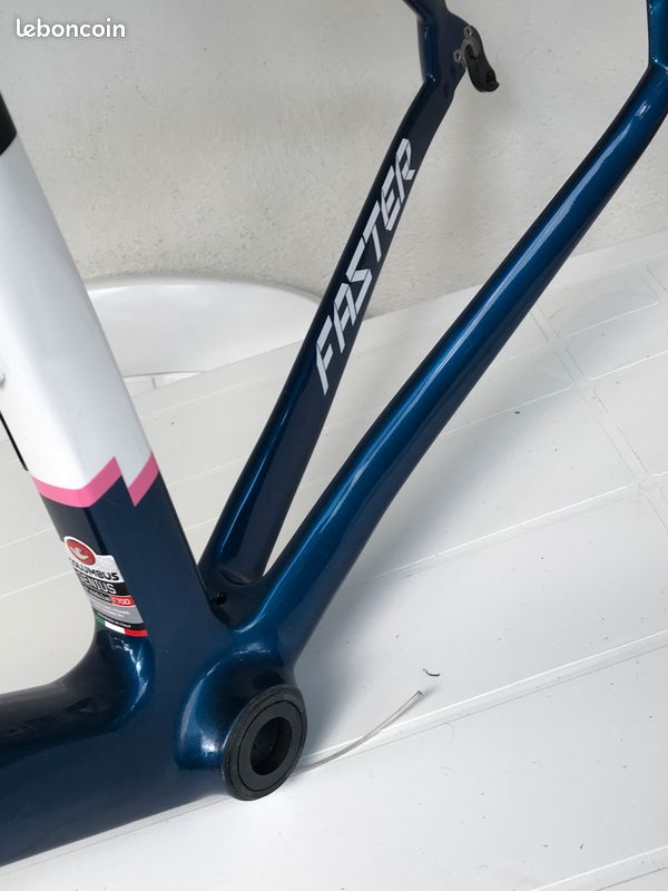 Cadre Vélo De Route Cinelli Tutto Taille M - Occasion Avec Peinture écaillée Et Petite Bosse - Rare, Importé Du Japon