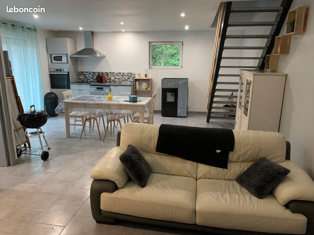 Maison 4 pièces 100 m² · à La Tour-du-Meix · 100 m² · 700 €