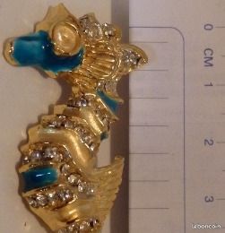 Des pendentifs et des broches (image 2)