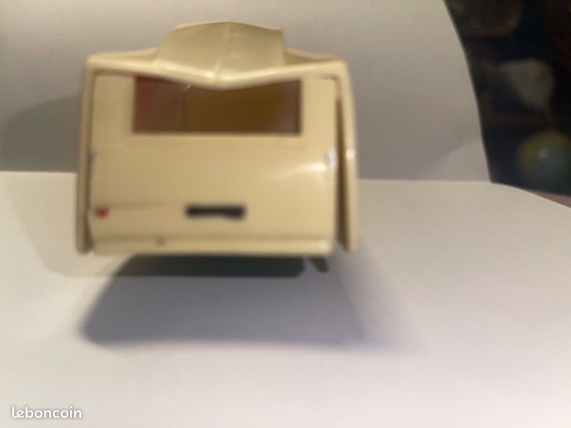 Moteur 103 Peugeot Solido Junior Démontable - Peugeot 403 Avec Caravane Notin - Modèles Restaurés, Occasion Modèle Solido Junior Occasion