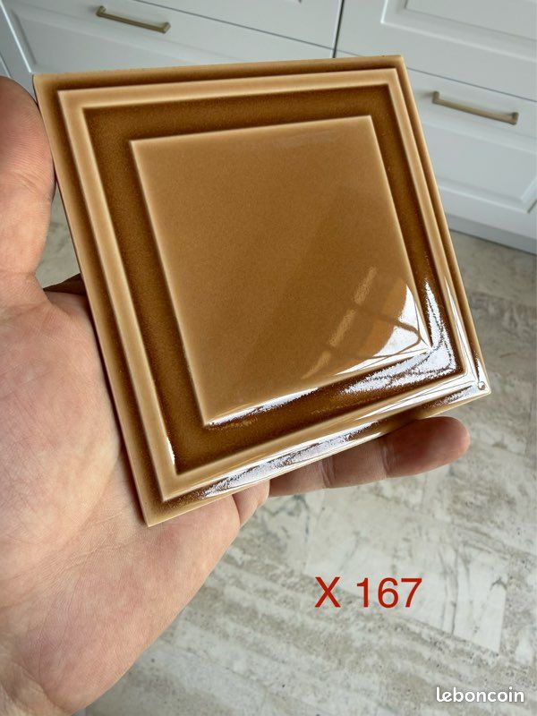 Lot de 167 carreaux céramique vintage années 70 caramel/moka relief brillant (image 1)