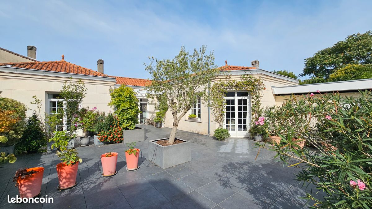 Maison 7 pièces 255 m² · à Bordeaux · 255 m² · 810 000 €