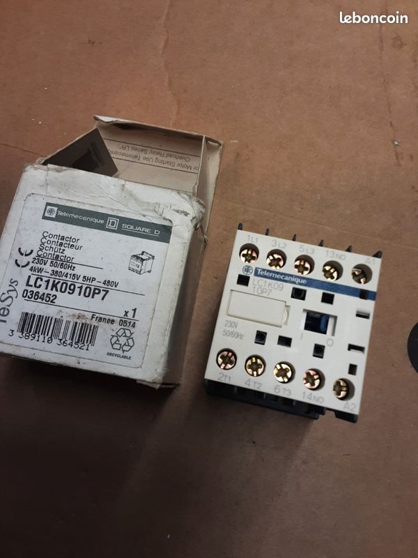 Contacteur électrique LC1K0910M7 220VAC 32A - Bobine 50/60Hz, Trois Niveaux, 1 Contact NO