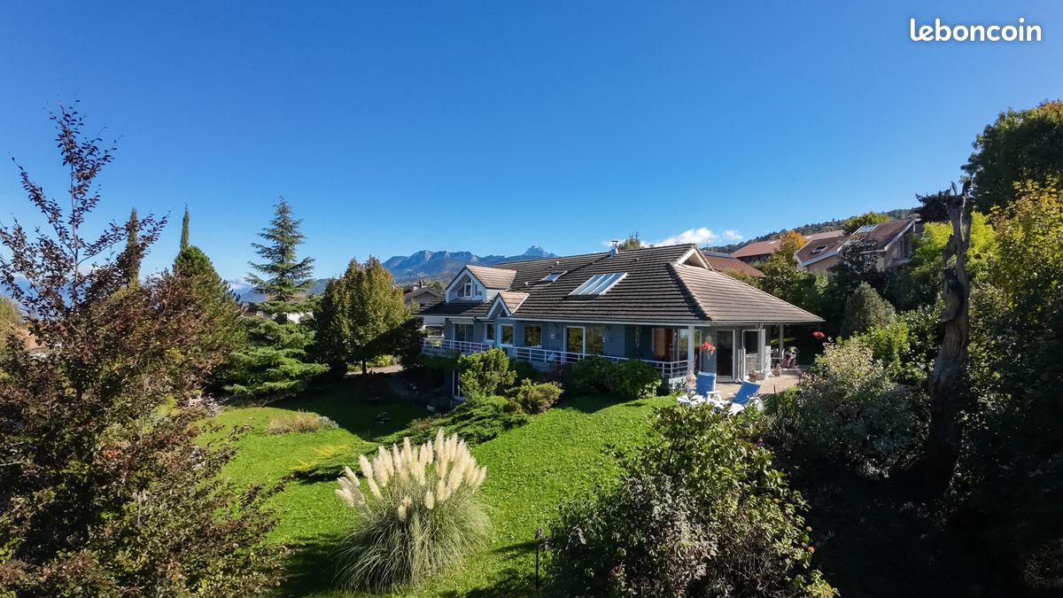 Propriété 7 pièces 280 m² (image 1)