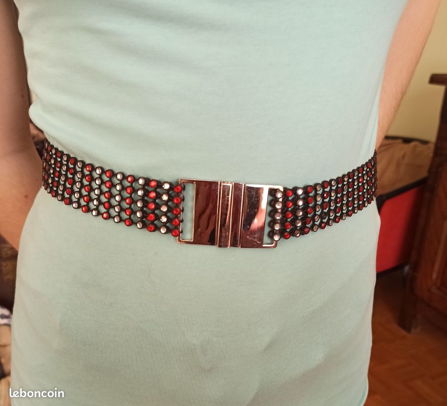 Ceinture avec Strass Multicolores , extensible de 63 cm à 73 cm environ , Très Bon état (image 1)