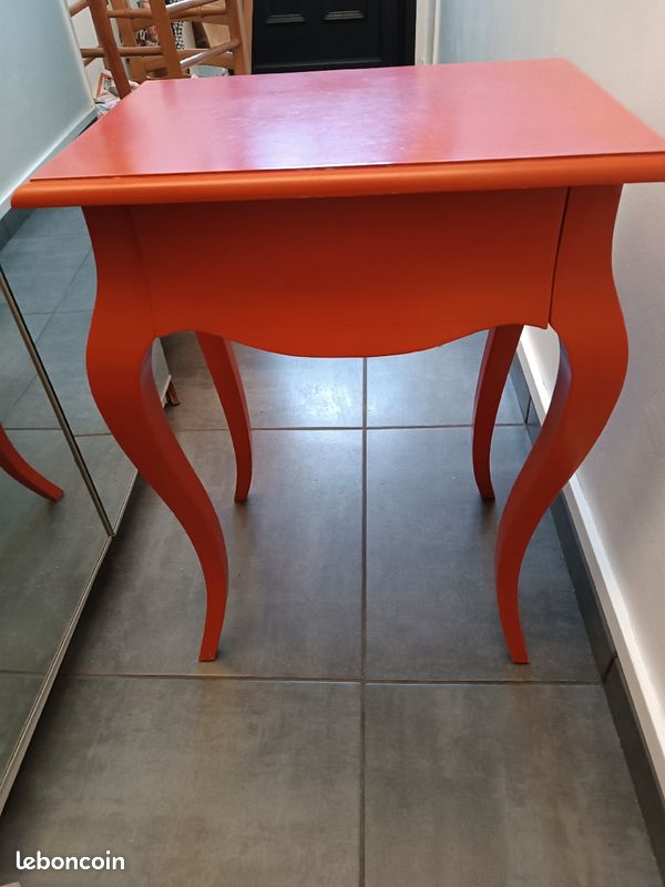 Petit meuble style console rouge (image 1)