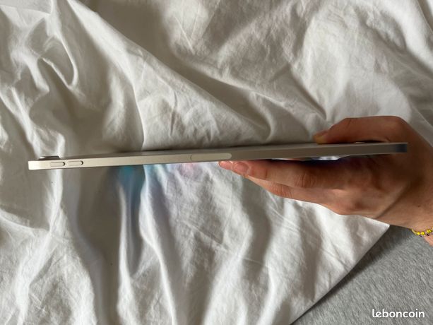 IPad Air 5ème génération — 10,9" — 256 Go — Starlight — iOS 26 3