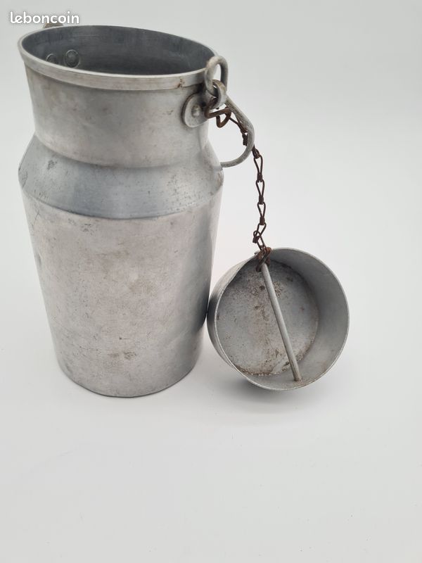 Ancien Pot à Lait Vintage en Aluminium - Bidon 1l. Avec chainette - A77 (image 3)