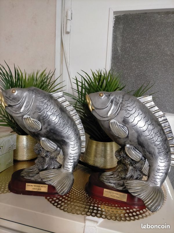 Statue de poisson en laiton sculpté. décoration d'intérieur et