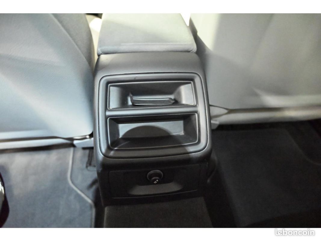 AUDI A4 2.0 35 TFSI - 150 - BV S-tronic 2016 BERLINE Business line PHASE 3 (image 25)