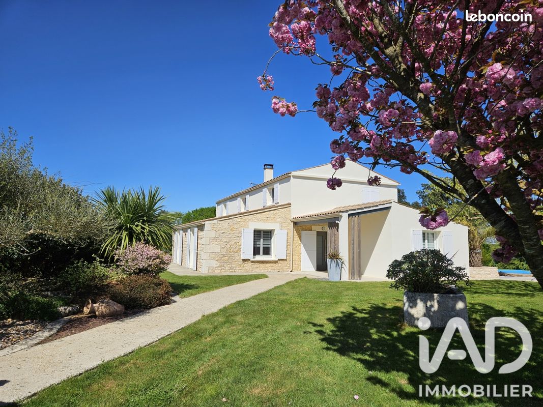 Maison 8 pièces 168 m² · à Saint-Agnant · 168 m² · 476 900 €