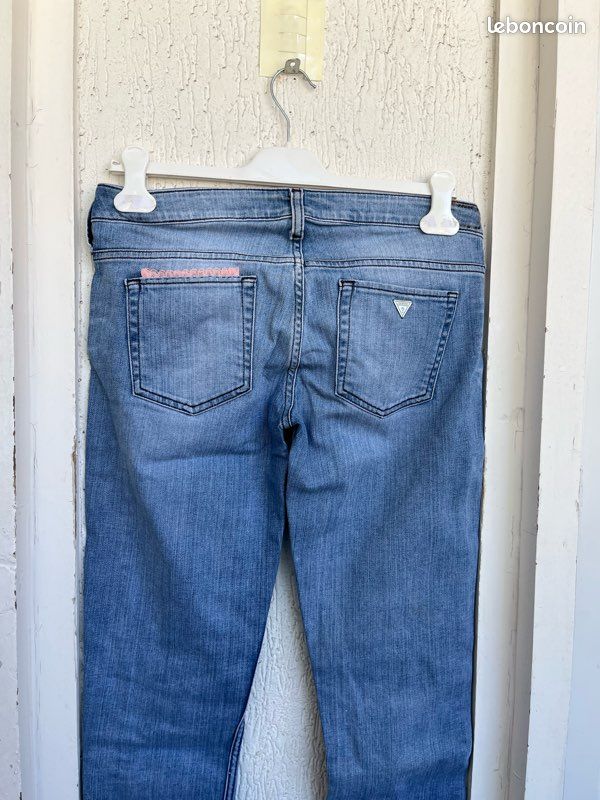 Jean Guess femme Taille 40 (image 4)