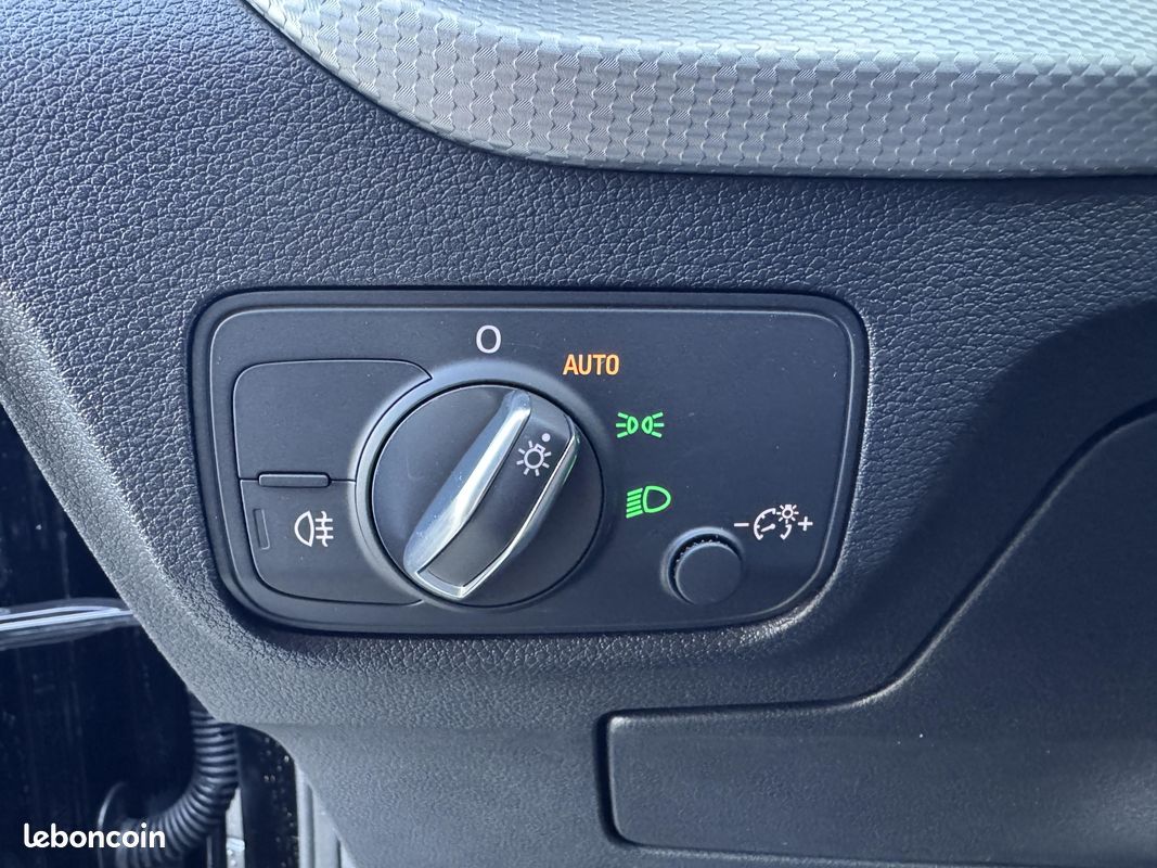 AUDI Q2 35 TFSI 150 S tronic 7 Design (image 13)