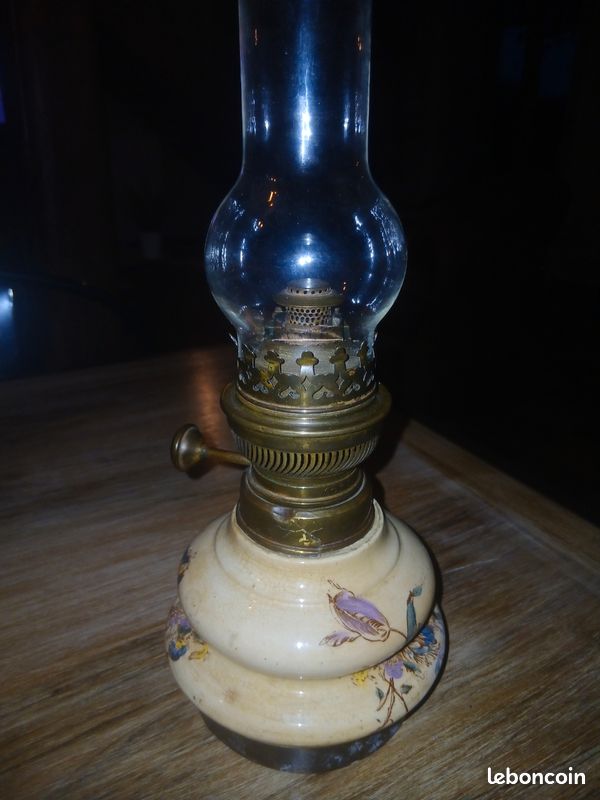 Ancienne lampe a pétrole faience (image 4)