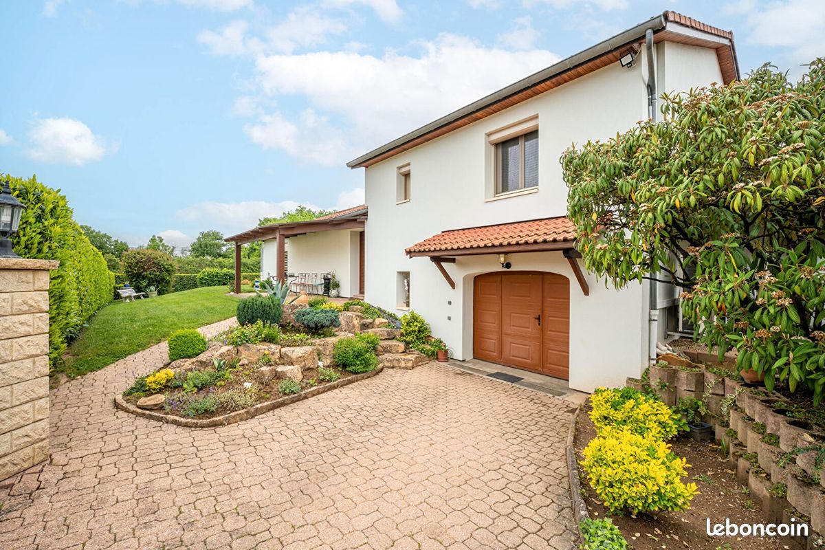 Maison 6 pièces 158 m² · à Charentay · 158 m² · 465 000 €