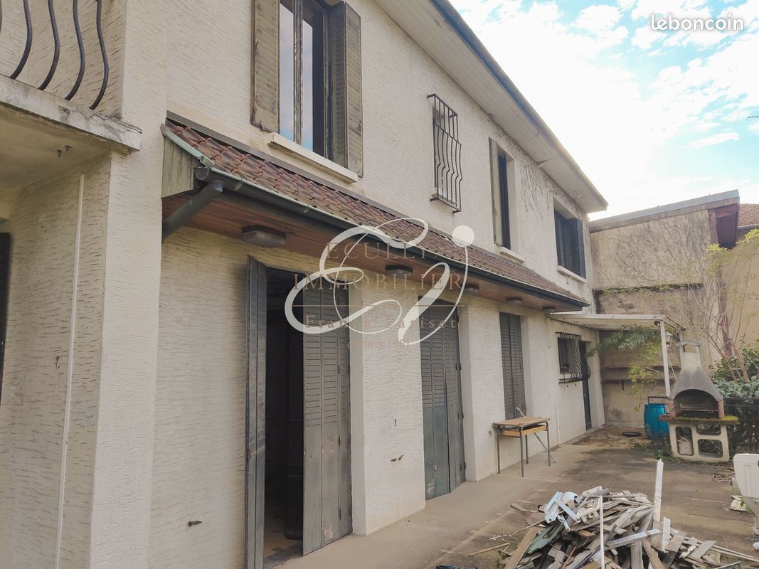 Maison 6 pièces 120 m² · à Tassin-la-Demi-Lune · 120 m² · 335 000 €