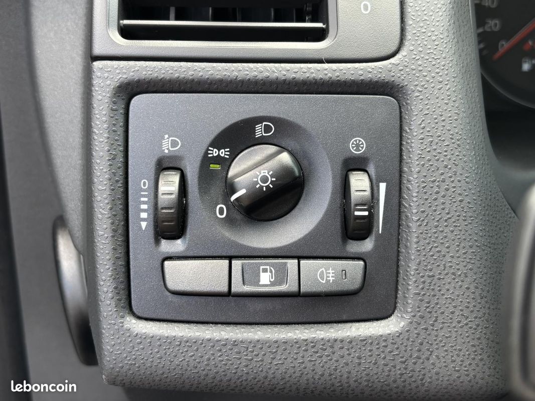 VOLVO C30 1.6D 110 ch Momentum (image 19)