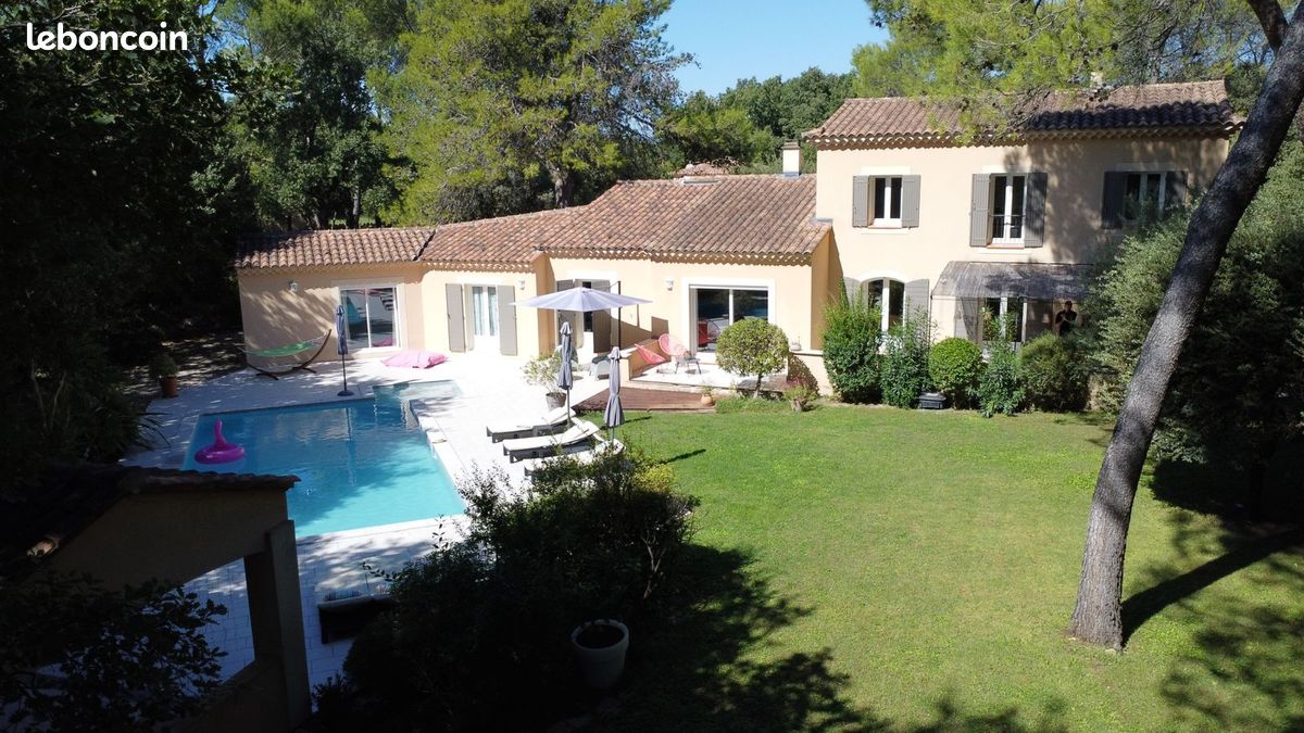 Maison 10 pièces 240 m² · à Mazan · 240 m² · 980 000 €