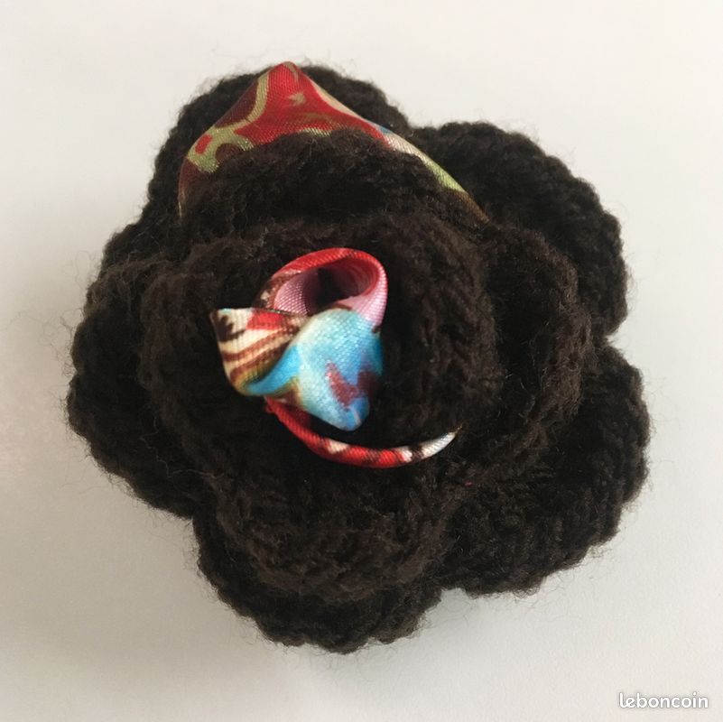 Broche, barrette, accessoire de mode - Fleur marron en laine et satin de soie - diamètre 7 cm (image 3)