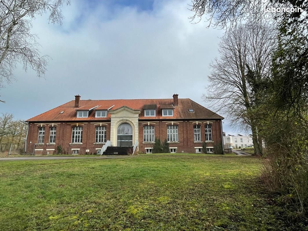 Immeuble 20 pièces 1883 m² · à Moreuil · 1 883 m² · 1 259 000 €