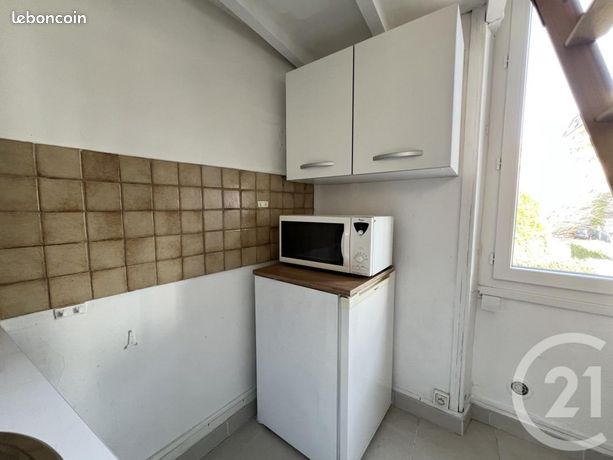 Studio 1 pièce 13 m² — 13