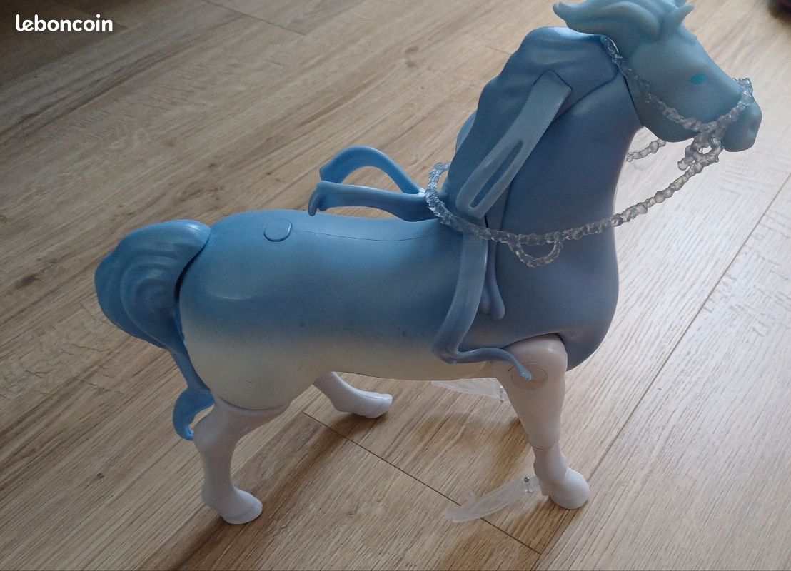 Elsa et son cheval La reine des neiges (image 2)