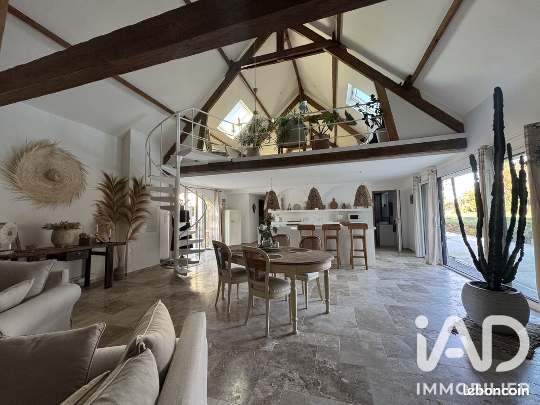 Maison 7 pièces 330 m² · à Donges · 330 m² · 673 000 €