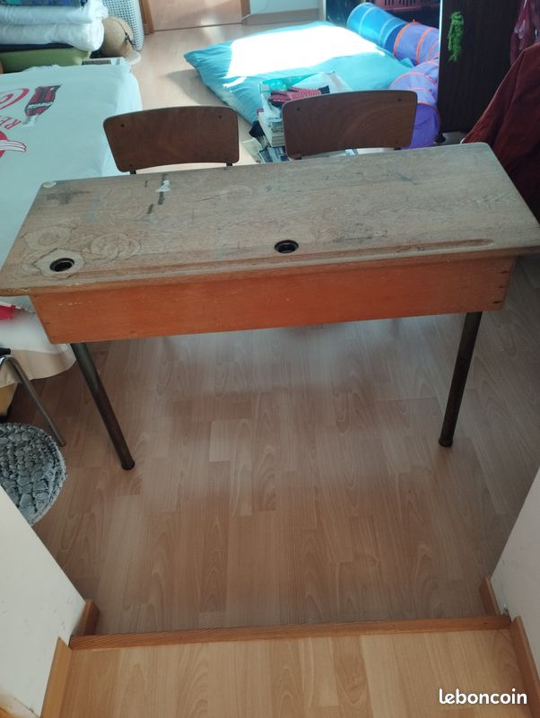 Bureau d'écoliers (image 1)