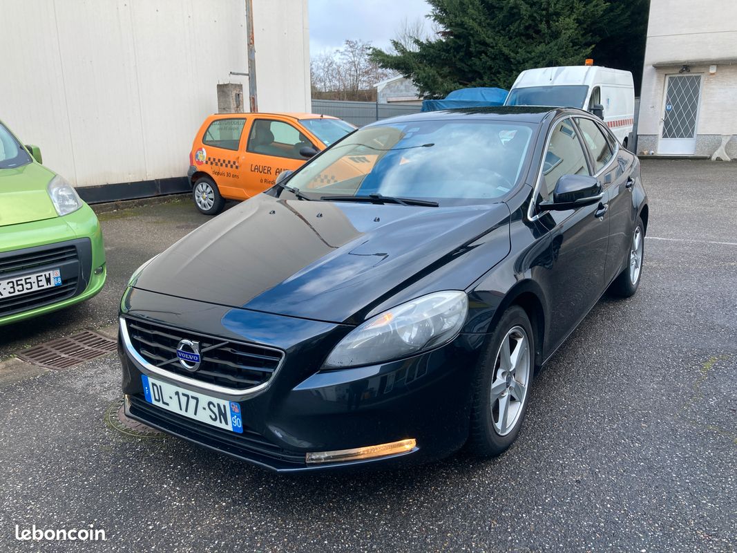 VOLVO V40 T2 120ch ESSENCE MOMENTUM (image 8)