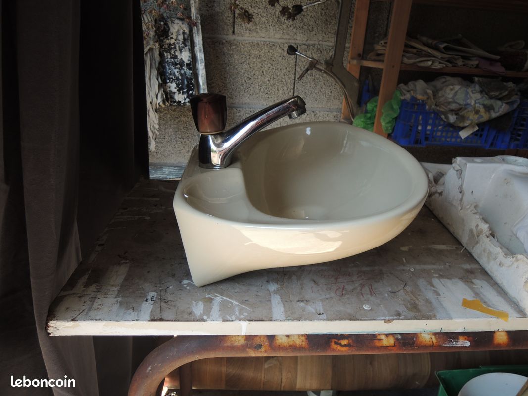 Lave mains avec robinet (image 2)