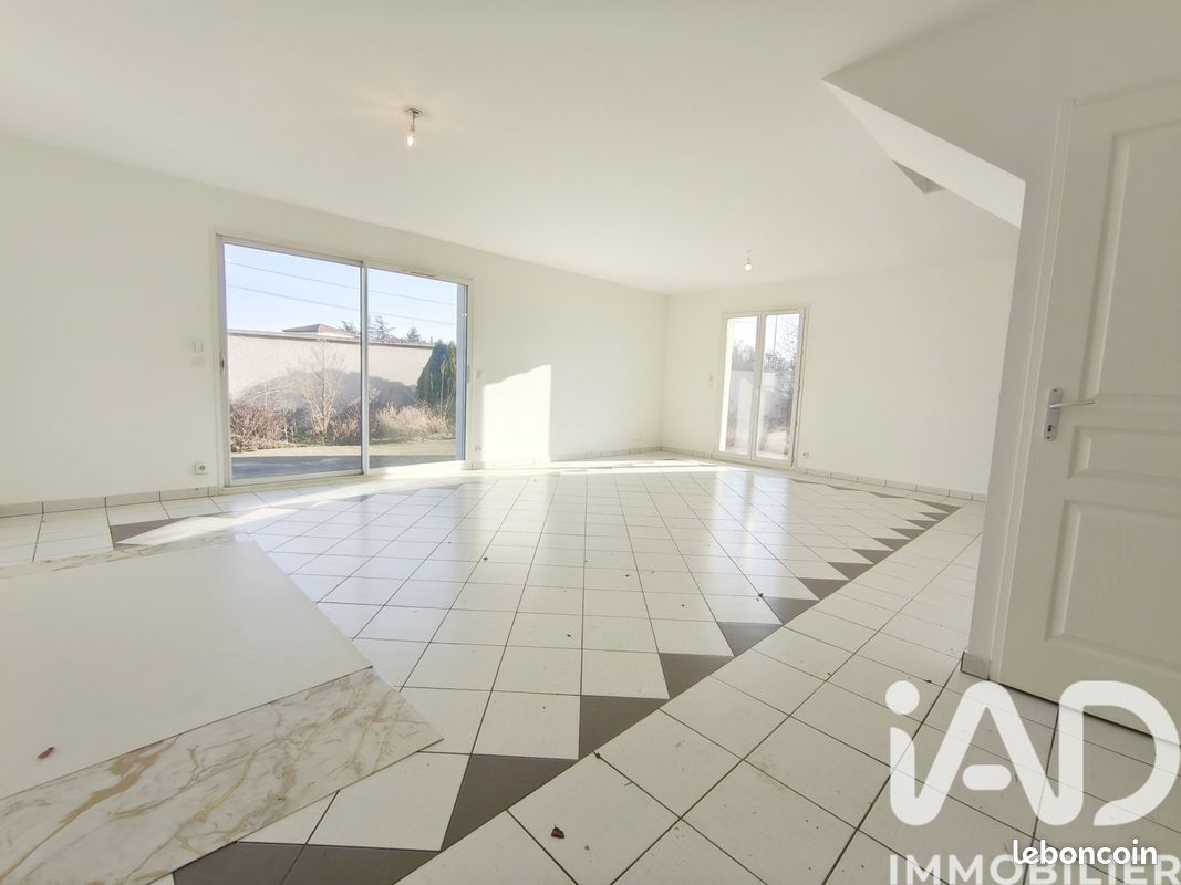 Maison 5 pièces 118 m² · à Andrézieux-Bouthéon · 118 m² · 285 500 €