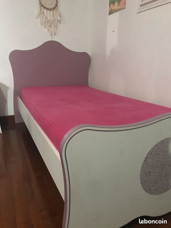 Lit avec matelas (image 1)