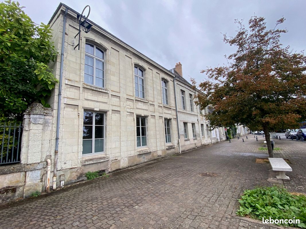 Local commercial 8 pièces 328 m² · à Saumur · 328 m² · 1 550 €/mois