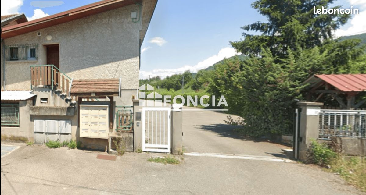 Parking 15 m² · à Saint-Martin-d'Hères · 15 m² · 98 €/mois