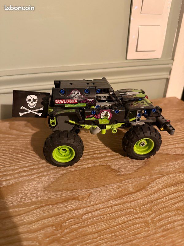 LEGO 42118 Technic Monster Jam Grave Digger (image 8)