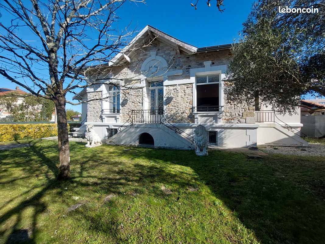 Maison 8 pièces 156 m² · à Dax · 156 m² · 808 000 €