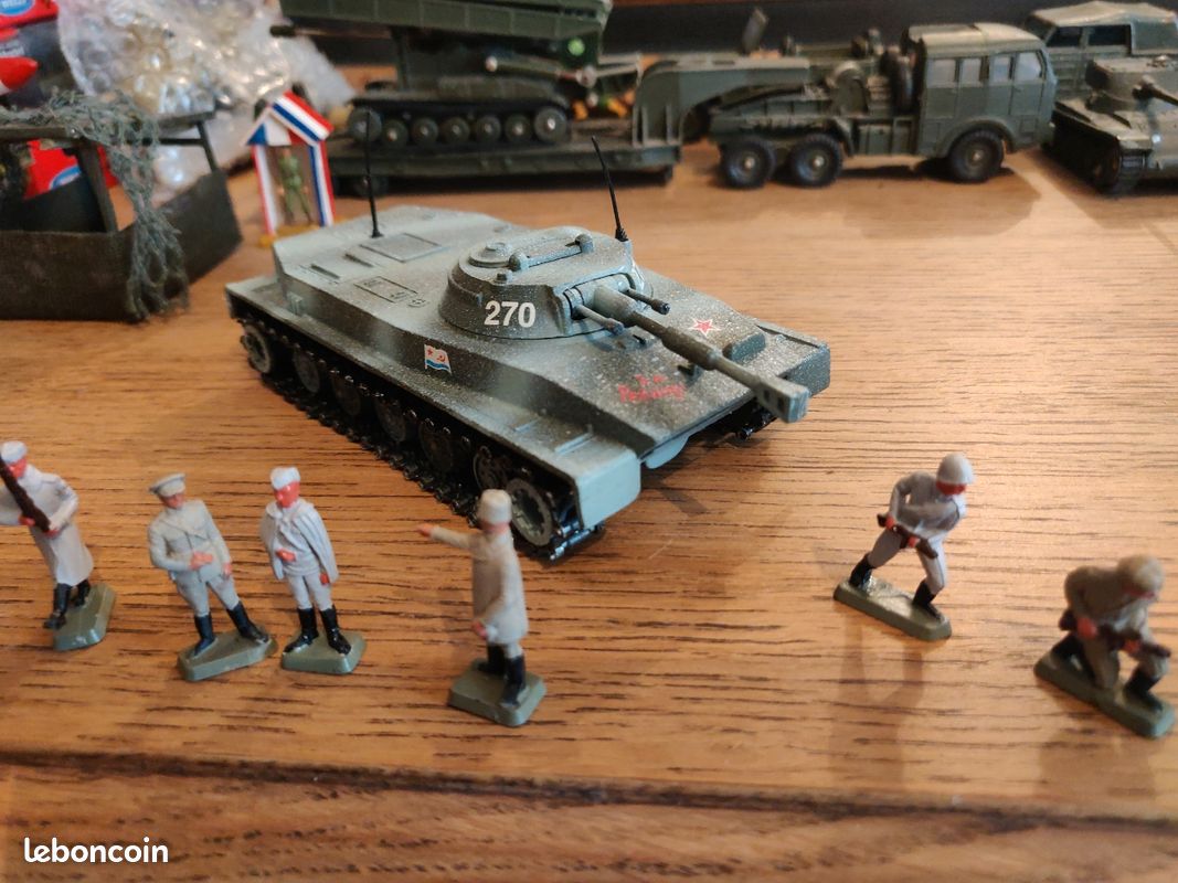 Solido 1/50 - Blindé Russe PT 76 - URSS Guerre Froide - Version Rare - État TB