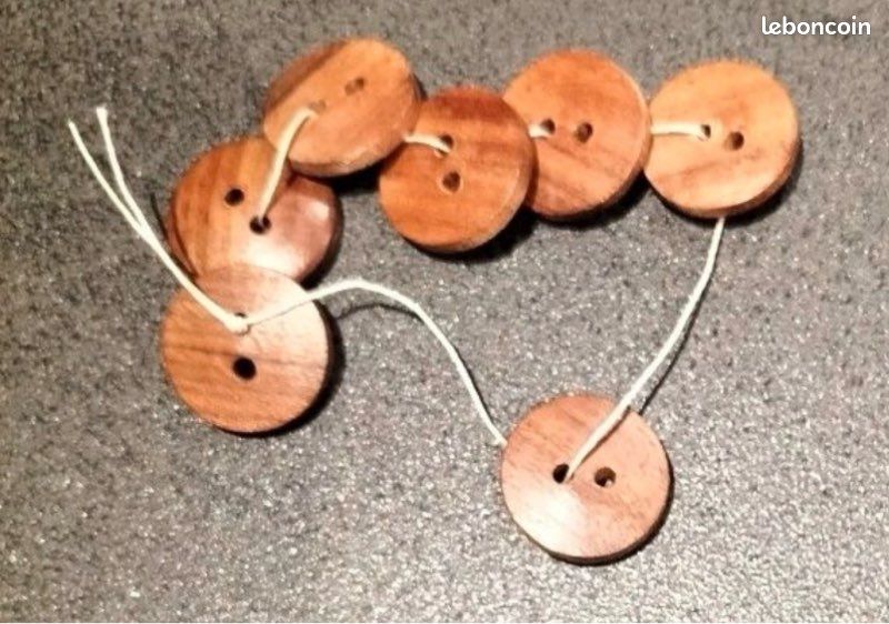 7 jolis petits boutons plats en bois (image 1)