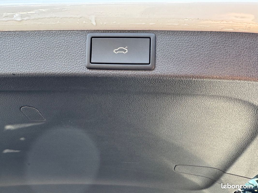 Skoda OCTAVIA COMBI RS 1,4L TSI PHEV IV 245CV BVA 1ère MAIN (image 29)
