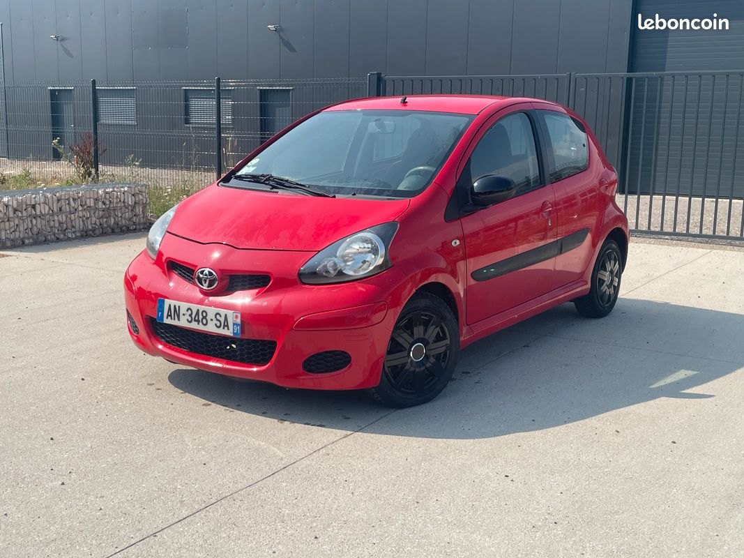 TOYOTA AYGO 1.0 CONFORT - 2010 - 172 000 km - Moteur à chaîne - Garantie 3 mois - Idéal jeune permis (image 1)