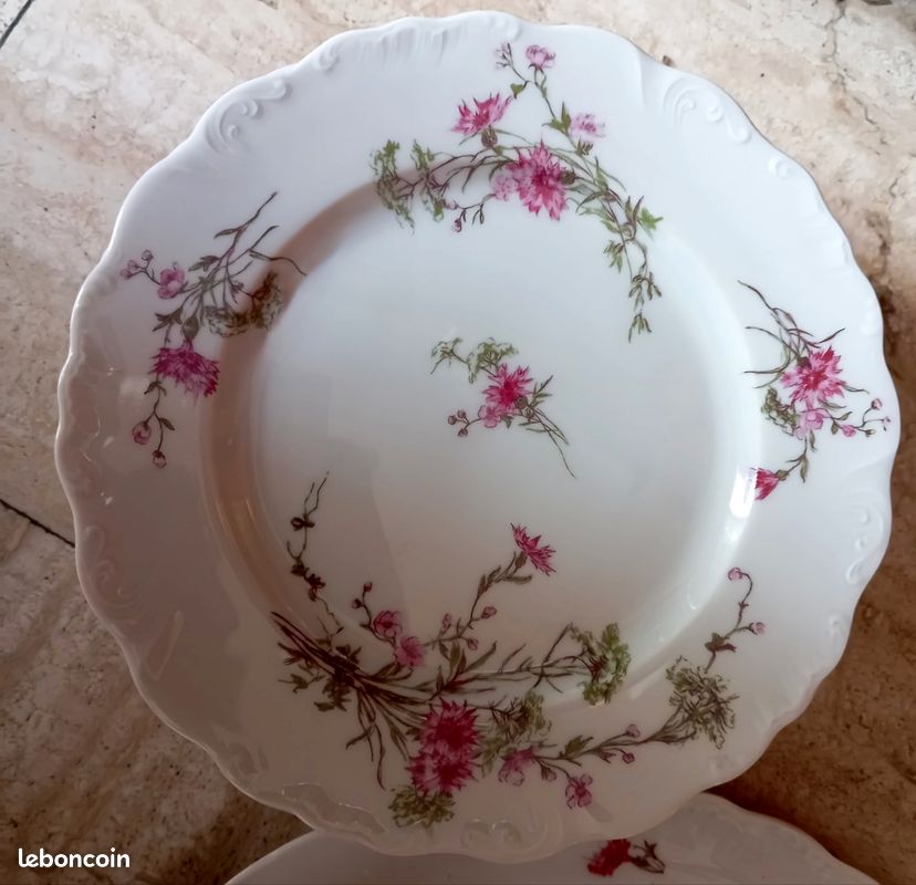 Service à vaisselle en porcelaine de Limoges motif floral (image 12)