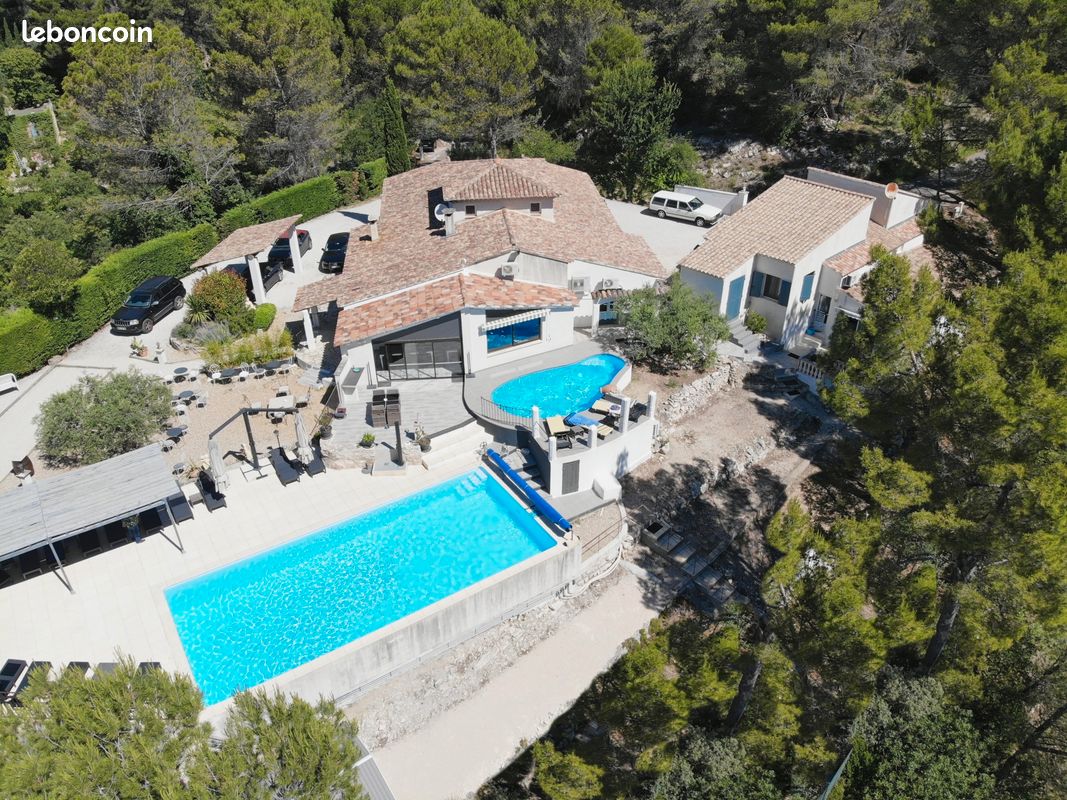 Maison 14 pièces 400 m² · à Fontaine-de-Vaucluse · 400 m² · 1 535 000 €