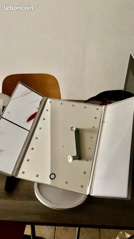 Miroir grossissant LED (image 1)