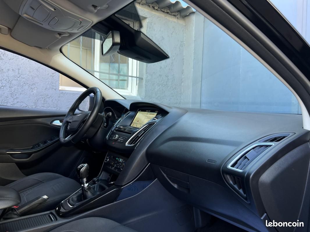 Ford Focus 1.0 EcoBoost 125 S&S Titanium / CAMERA KEYLESS DETECT ANGLE MORTS (image 22)