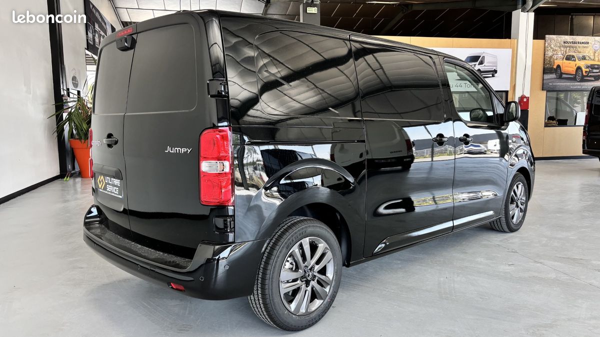 29 990 HT - CITROEN JUMPY M 2.2 180 cv bva PACK PREMIUM CONNECT + CONFORT NOIR neuf / tva recuperable (image 3)