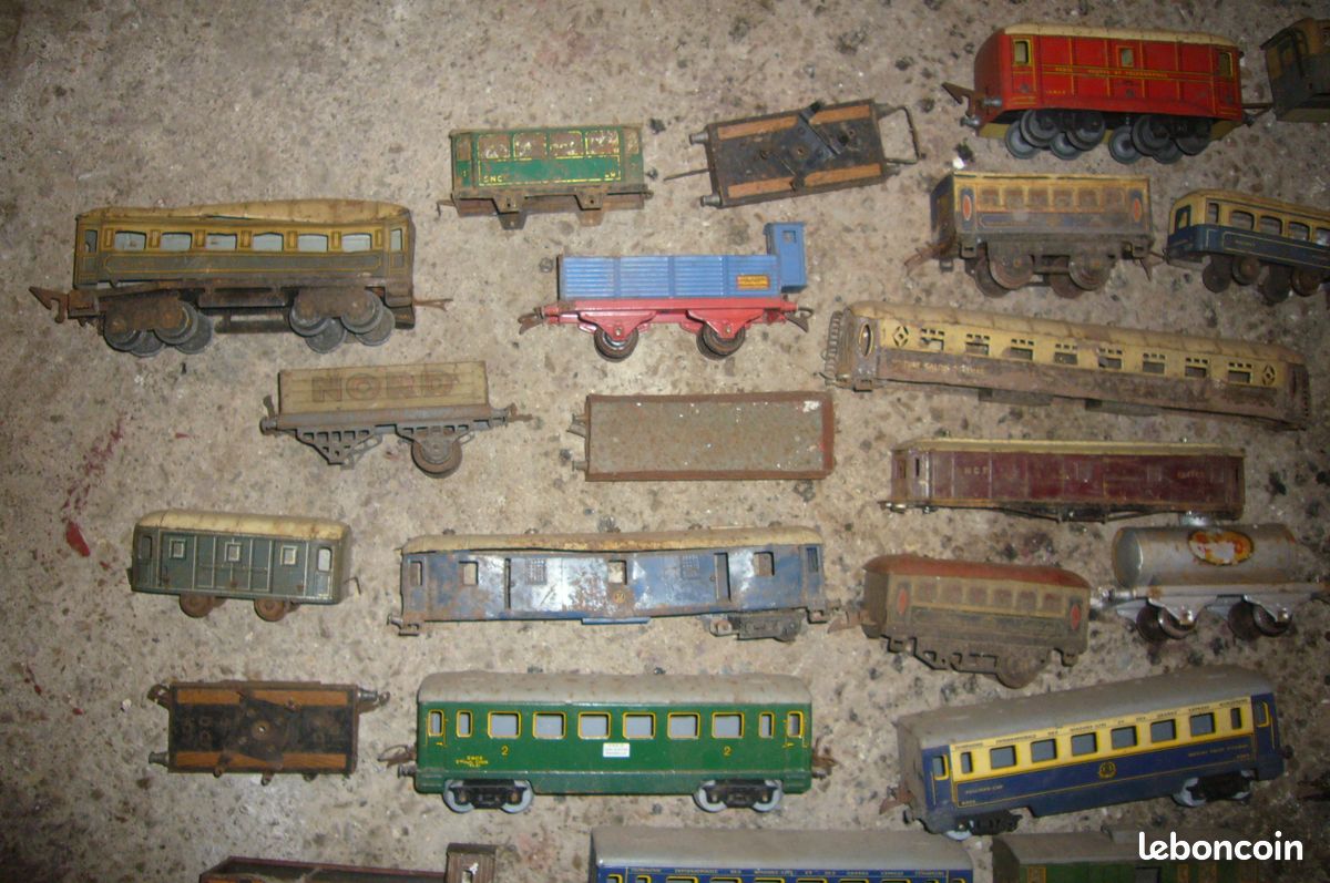 Ancien petit train en tôle peinte, 1 loco + 3 wagons SNCF, jouet JEP