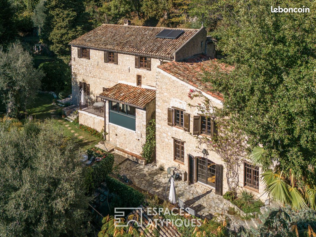 Maison 9 pièces 253 m² · à Carros · 253 m² · 895 000 €