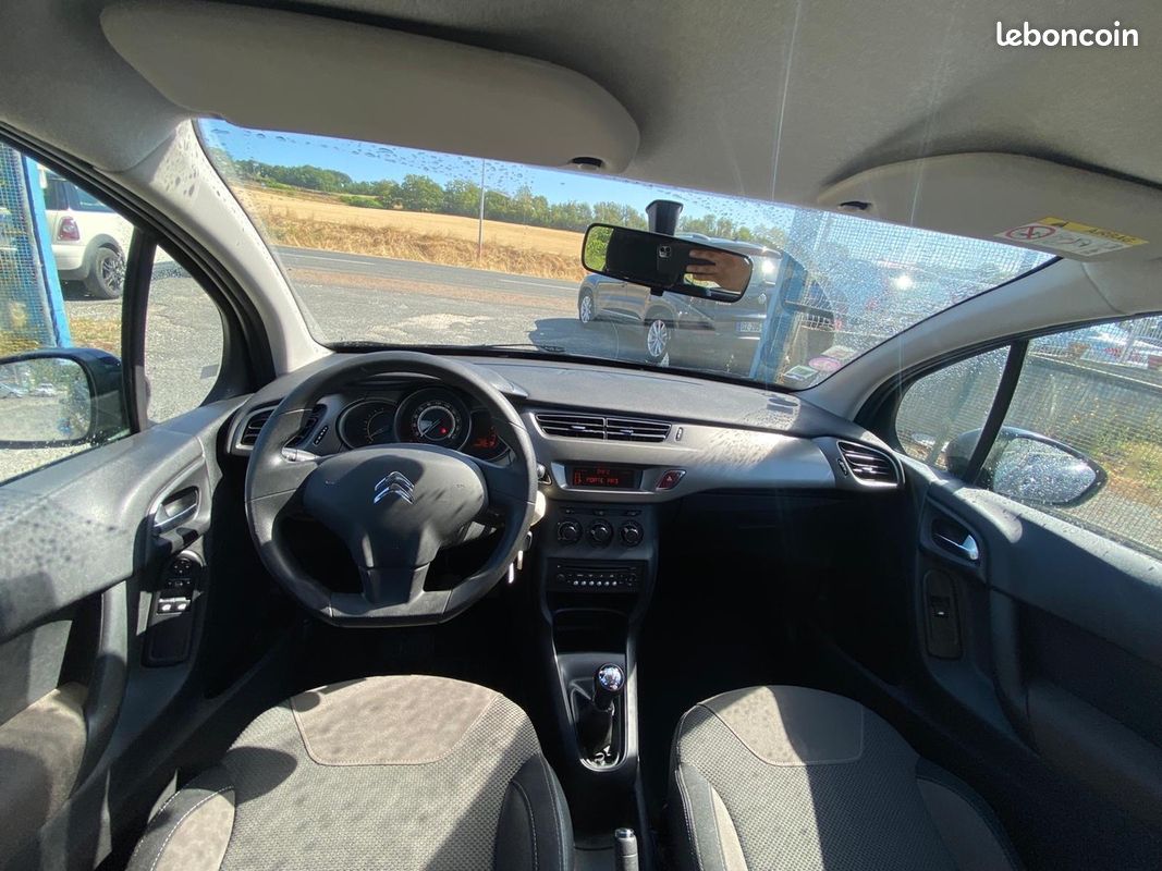 Citroën C3 1.2 i 80cv faible km 92085km (image 9)