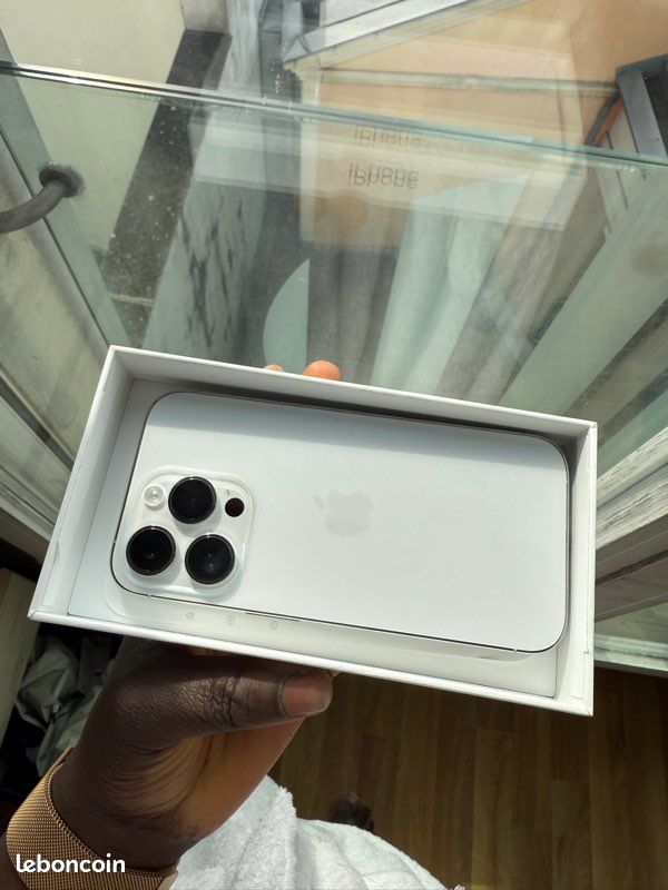IPhone 14 Pro 128 Go - Bon état + Coque offerte (image 11)